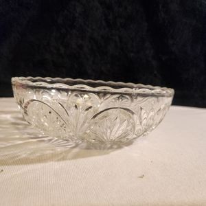 Vintage Anchor Hocking Medallion Crystal Clear Glass Serving Bowl Star Cameo.